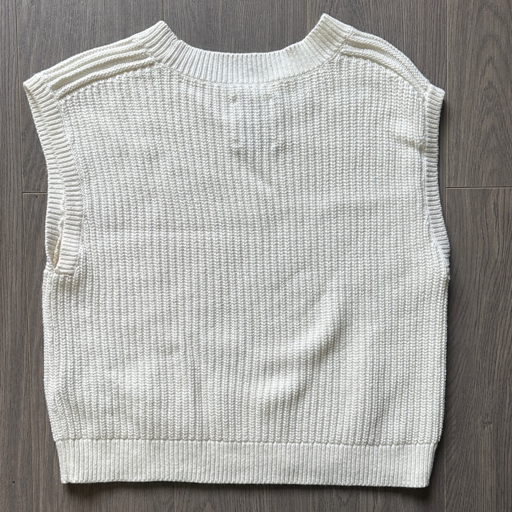 Abercrombie & Fitch Sleeveless Sweater - Picture 3 of 3